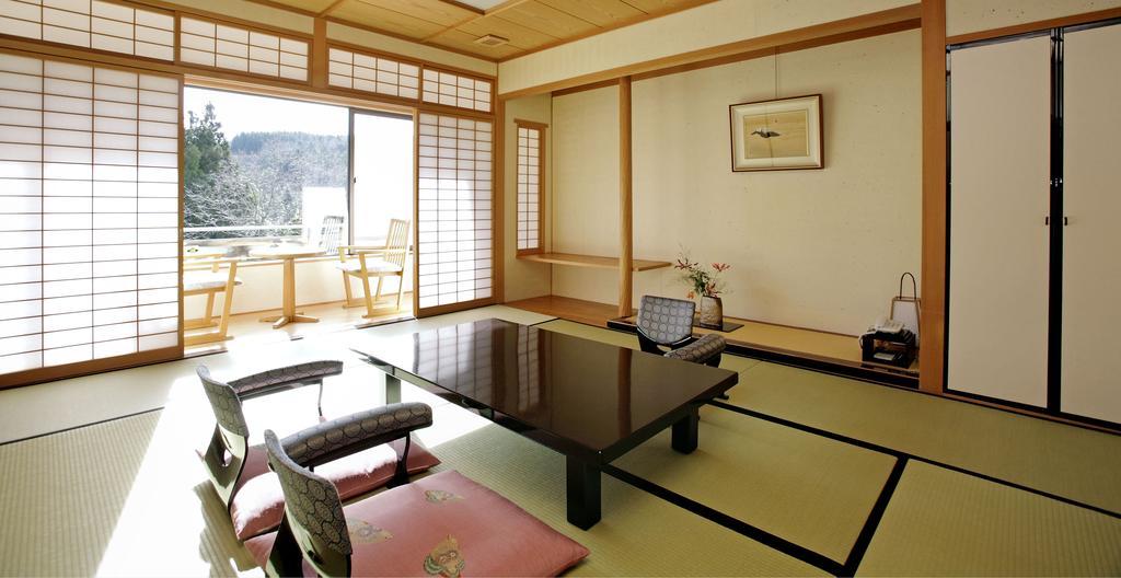 Menard Aoyama Resort: Wafukan Utatsukasa อิงะ ภายนอก รูปภาพ